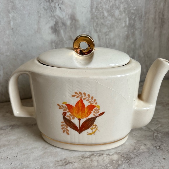 Vintage Mid Century Modern Bakerite Tulip Teapot with 22K Gold Trim Art Deco - Picture 2 of 8
